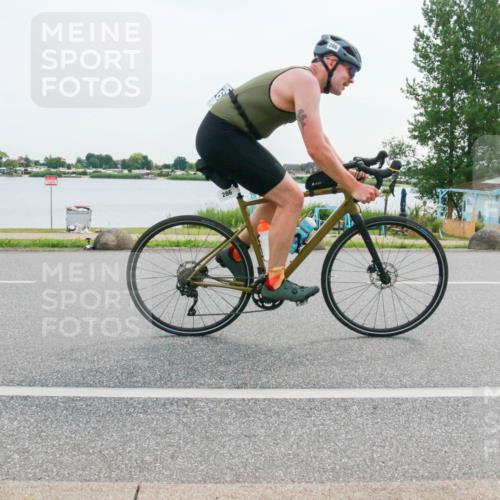 15.06.2025 - 27. Vierlanden-Triathlon H.Heesch http://msf.ph/oto/8031789 15.06.2025 10:38:08 Radfahren 286, 323 meine-sportfotos.de