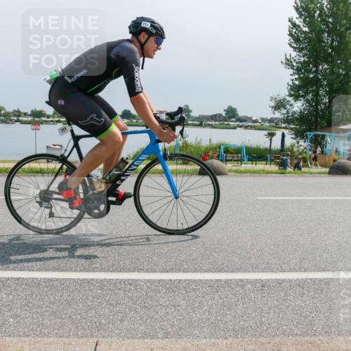 21.06.2025 - 27. Vierlanden-Triathlon H.Heesch http://msf.ph/oto/8031793 15.06.2025 11:34:11 Radfahren 654, 685, 711 meine-sportfotos.de
