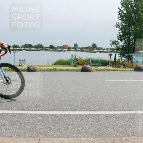 21.06.2025 - 27. Vierlanden-Triathlon H.Heesch http://msf.ph/oto/8031800 15.06.2025 11:34:15 Radfahren 685, 711 meine-sportfotos.de