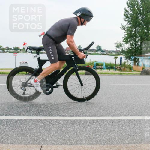 15.06.2025 - 27. Vierlanden-Triathlon H.Heesch http://msf.ph/oto/8031822 15.06.2025 10:38:21 Radfahren 88, 154, 218, 320 meine-sportfotos.de