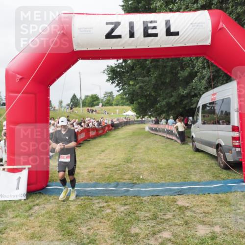 21.06.2025 - 27. Vierlanden-Triathlon MichiJ http://msf.ph/oto/8031833 15.06.2026 12:49:06 Ziel 4 meine-sportfotos.de