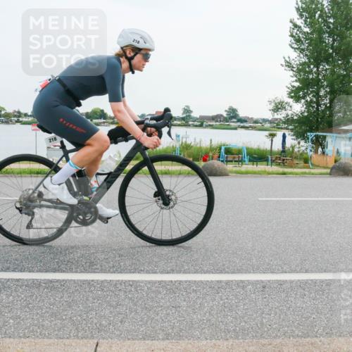 15.06.2025 - 27. Vierlanden-Triathlon H.Heesch http://msf.ph/oto/8031841 15.06.2025 10:38:25 Radfahren 7, 13, 88, 154, 218, 258 meine-sportfotos.de