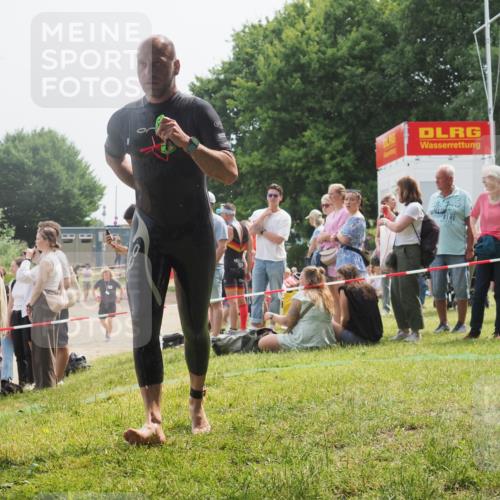 15.06.2025 - 27. Vierlanden-Triathlon KatJ http://msf.ph/oto/8031842 15.06.2025 11:10:54 Schwimmen 770, 832 meine-sportfotos.de