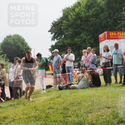 15.06.2025 - 27. Vierlanden-Triathlon KatJ http://msf.ph/oto/8031844 15.06.2025 11:11:05 Schwimmen 861, 947 meine-sportfotos.de