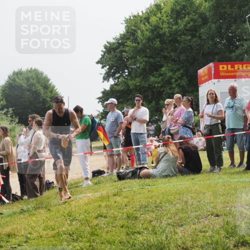 15.06.2025 - 27. Vierlanden-Triathlon KatJ http://msf.ph/oto/8031848 15.06.2025 11:11:05 Schwimmen 861, 947 meine-sportfotos.de