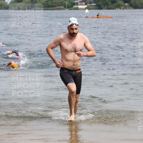 15.06.2025 - 27. Vierlanden-Triathlon Lena Gebhardt http://msf.ph/oto/8031849 15.06.2025 11:12:29 Schwimmen 968 meine-sportfotos.de