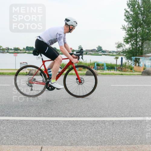15.06.2025 - 27. Vierlanden-Triathlon H.Heesch http://msf.ph/oto/8031853 15.06.2025 10:38:28 Radfahren 7, 13, 88, 218, 258 meine-sportfotos.de