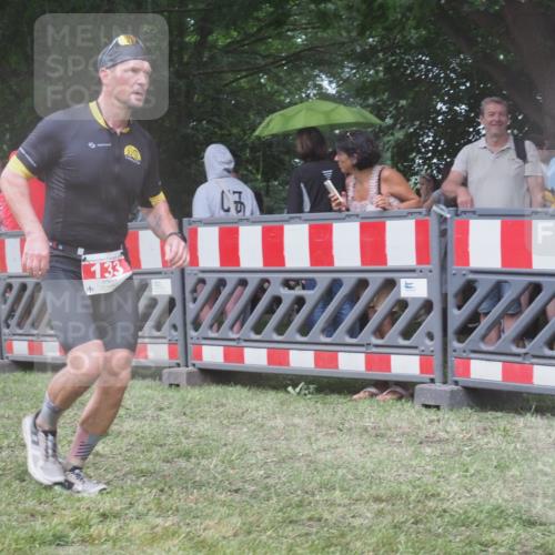 21.06.2025 - 27. Vierlanden-Triathlon KatJ http://msf.ph/oto/8031861 15.06.2025 13:41:19 Ziel 133 meine-sportfotos.de