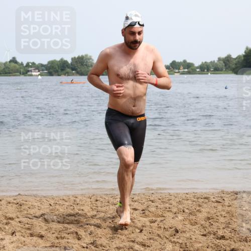 15.06.2025 - 27. Vierlanden-Triathlon Lena Gebhardt http://msf.ph/oto/8031866 15.06.2025 11:12:33 Schwimmen 968 meine-sportfotos.de