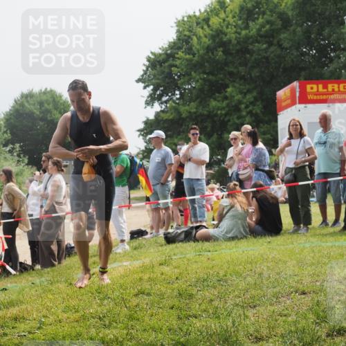 15.06.2025 - 27. Vierlanden-Triathlon KatJ http://msf.ph/oto/8031871 15.06.2025 11:11:06 Schwimmen 861, 947 meine-sportfotos.de
