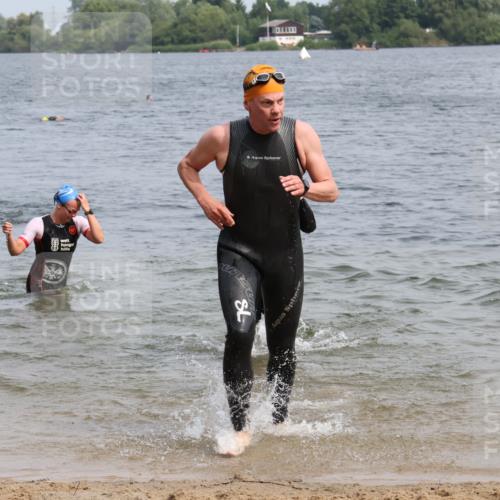15.06.2025 - 27. Vierlanden-Triathlon Lena Gebhardt http://msf.ph/oto/8031890 15.06.2025 11:12:43 Schwimmen 858, 928, 968, 982 meine-sportfotos.de