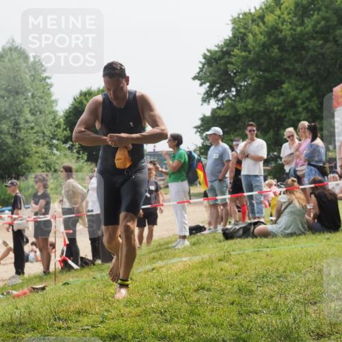 15.06.2025 - 27. Vierlanden-Triathlon KatJ http://msf.ph/oto/8031892 15.06.2025 11:11:07 Schwimmen 861, 947 meine-sportfotos.de