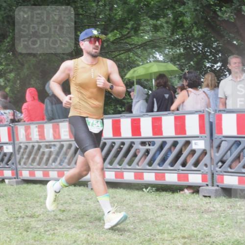 21.06.2025 - 27. Vierlanden-Triathlon KatJ http://msf.ph/oto/8031901 15.06.2025 13:41:32 Ziel 754 meine-sportfotos.de