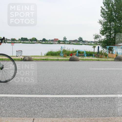 15.06.2025 - 27. Vierlanden-Triathlon H.Heesch http://msf.ph/oto/8031902 15.06.2025 10:38:34 Radfahren 343, 344 meine-sportfotos.de