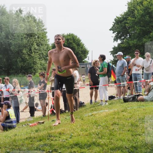 15.06.2025 - 27. Vierlanden-Triathlon KatJ http://msf.ph/oto/8031921 15.06.2025 11:11:10 Schwimmen 861, 947 meine-sportfotos.de