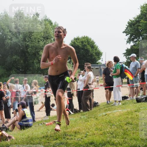 15.06.2025 - 27. Vierlanden-Triathlon KatJ http://msf.ph/oto/8031933 15.06.2025 11:11:11 Schwimmen 861, 947 meine-sportfotos.de