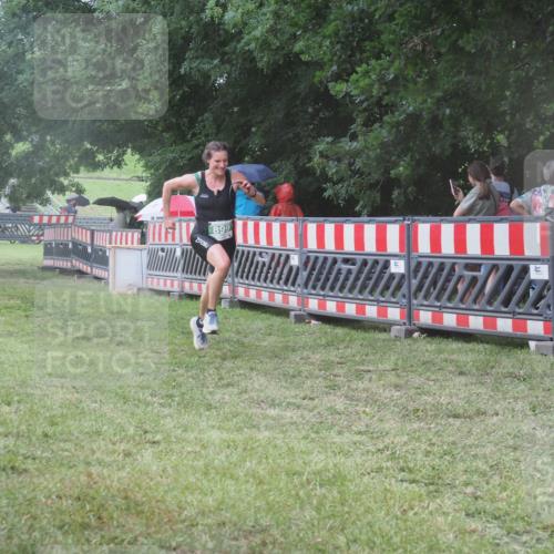 21.06.2025 - 27. Vierlanden-Triathlon KatJ http://msf.ph/oto/8031934 15.06.2025 13:41:53 Ziel 672, 899 meine-sportfotos.de