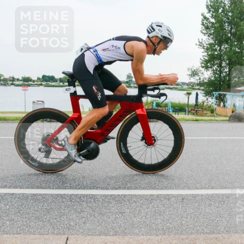 15.06.2025 - 27. Vierlanden-Triathlon H.Heesch http://msf.ph/oto/8031948 15.06.2025 10:38:45 Radfahren 158, 235, 427 meine-sportfotos.de