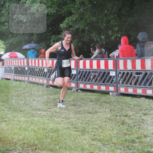 21.06.2025 - 27. Vierlanden-Triathlon KatJ http://msf.ph/oto/8031952 15.06.2025 13:41:54 Ziel 672, 899 meine-sportfotos.de