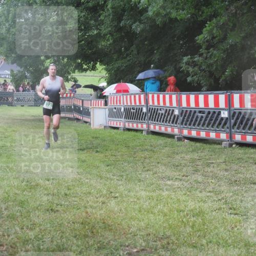 21.06.2025 - 27. Vierlanden-Triathlon KatJ http://msf.ph/oto/8031969 15.06.2025 13:41:56 Ziel 672 meine-sportfotos.de
