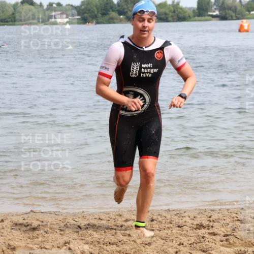 15.06.2025 - 27. Vierlanden-Triathlon Lena Gebhardt http://msf.ph/oto/8031972 15.06.2025 11:12:50 Schwimmen 780, 858, 928, 982 meine-sportfotos.de