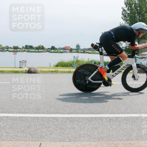 21.06.2025 - 27. Vierlanden-Triathlon H.Heesch http://msf.ph/oto/8031973 15.06.2025 11:34:32 Radfahren 250, 822, 905 meine-sportfotos.de
