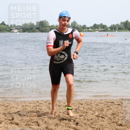 15.06.2025 - 27. Vierlanden-Triathlon Lena Gebhardt http://msf.ph/oto/8031974 15.06.2025 11:12:51 Schwimmen 655, 780, 858, 928, 982 meine-sportfotos.de