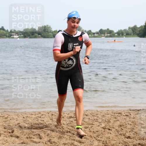 15.06.2025 - 27. Vierlanden-Triathlon Lena Gebhardt http://msf.ph/oto/8031977 15.06.2025 11:12:51 Schwimmen 655, 780, 858, 928, 982 meine-sportfotos.de