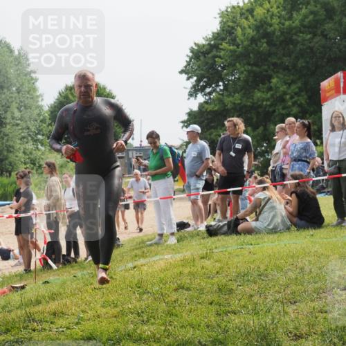 15.06.2025 - 27. Vierlanden-Triathlon KatJ http://msf.ph/oto/8031981 15.06.2025 11:11:33 Schwimmen 742, 843 meine-sportfotos.de