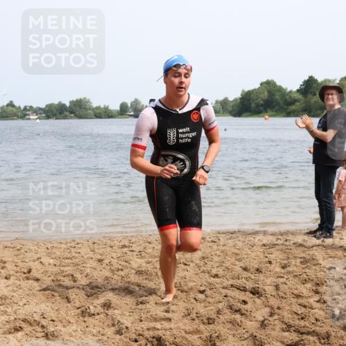 15.06.2025 - 27. Vierlanden-Triathlon Lena Gebhardt http://msf.ph/oto/8031985 15.06.2025 11:12:51 Schwimmen 655, 780, 858, 928, 982 meine-sportfotos.de