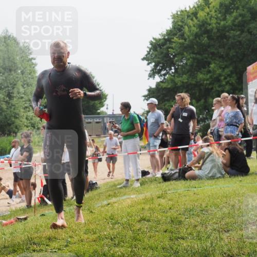15.06.2025 - 27. Vierlanden-Triathlon KatJ http://msf.ph/oto/8031996 15.06.2025 11:11:33 Schwimmen 742, 843 meine-sportfotos.de