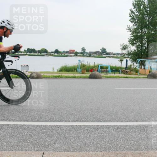 15.06.2025 - 27. Vierlanden-Triathlon H.Heesch http://msf.ph/oto/8032000 15.06.2025 10:38:49 Radfahren 235, 298, 427 meine-sportfotos.de