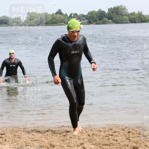 15.06.2025 - 27. Vierlanden-Triathlon Lena Gebhardt http://msf.ph/oto/8032003 15.06.2025 11:12:54 Schwimmen 655, 780, 858, 928, 982 meine-sportfotos.de