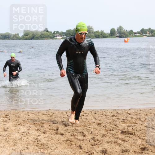 15.06.2025 - 27. Vierlanden-Triathlon Lena Gebhardt http://msf.ph/oto/8032013 15.06.2025 11:12:55 Schwimmen 655, 780, 858, 928, 982 meine-sportfotos.de