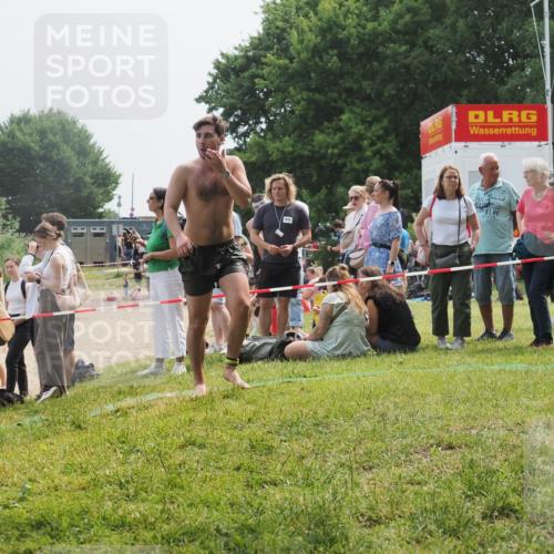 15.06.2025 - 27. Vierlanden-Triathlon KatJ http://msf.ph/oto/8032015 15.06.2025 11:11:40 Schwimmen 742, 791, 843 meine-sportfotos.de
