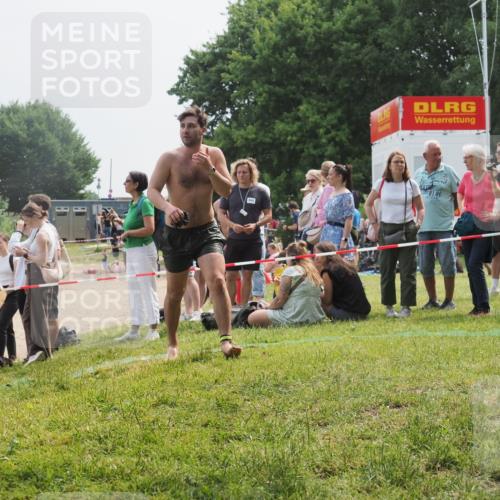 15.06.2025 - 27. Vierlanden-Triathlon KatJ http://msf.ph/oto/8032019 15.06.2025 11:11:41 Schwimmen 742, 791, 843 meine-sportfotos.de