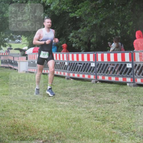 21.06.2025 - 27. Vierlanden-Triathlon KatJ http://msf.ph/oto/8032023 15.06.2025 13:41:57 Ziel 672 meine-sportfotos.de