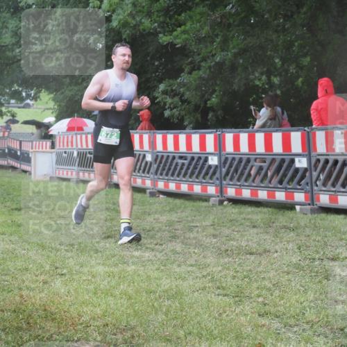 21.06.2025 - 27. Vierlanden-Triathlon KatJ http://msf.ph/oto/8032028 15.06.2025 13:41:58 Ziel 672 meine-sportfotos.de