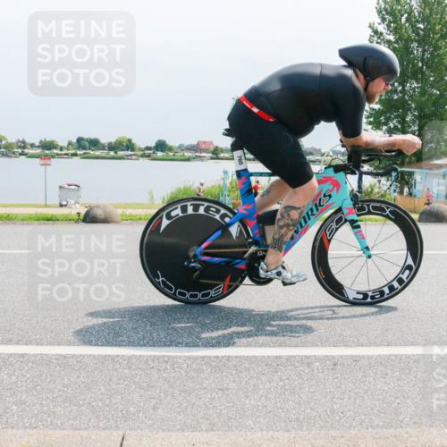 21.06.2025 - 27. Vierlanden-Triathlon H.Heesch http://msf.ph/oto/8032029 15.06.2025 11:34:50 Radfahren 707, 760, 894 meine-sportfotos.de