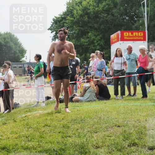 15.06.2025 - 27. Vierlanden-Triathlon KatJ http://msf.ph/oto/8032031 15.06.2025 11:11:41 Schwimmen 742, 791, 843 meine-sportfotos.de