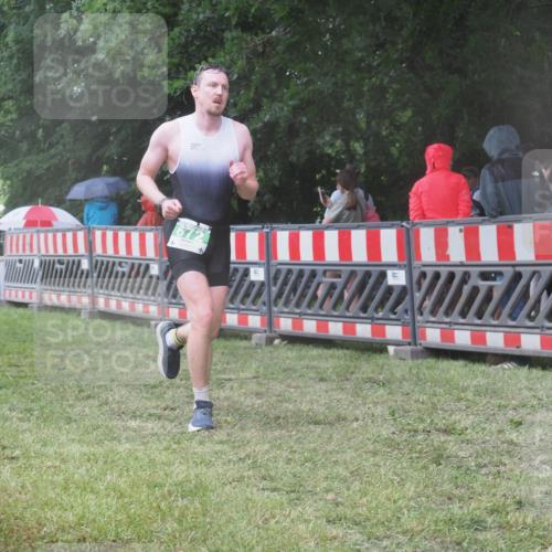 21.06.2025 - 27. Vierlanden-Triathlon KatJ http://msf.ph/oto/8032038 15.06.2025 13:41:58 Ziel 672 meine-sportfotos.de