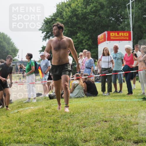 15.06.2025 - 27. Vierlanden-Triathlon KatJ http://msf.ph/oto/8032041 15.06.2025 11:11:42 Schwimmen 742, 791 meine-sportfotos.de