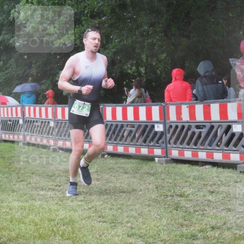 21.06.2025 - 27. Vierlanden-Triathlon KatJ http://msf.ph/oto/8032046 15.06.2025 13:41:58 Ziel 672 meine-sportfotos.de