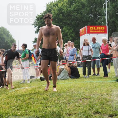 15.06.2025 - 27. Vierlanden-Triathlon KatJ http://msf.ph/oto/8032050 15.06.2025 11:11:42 Schwimmen 742, 791 meine-sportfotos.de