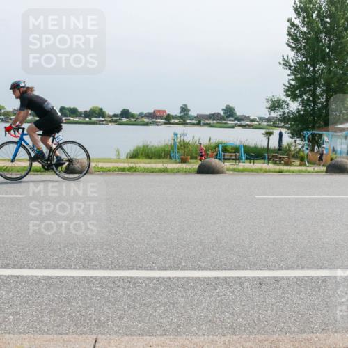 21.06.2025 - 27. Vierlanden-Triathlon H.Heesch http://msf.ph/oto/8032054 15.06.2025 11:34:54 Radfahren 638, 707, 760, 894, 961 meine-sportfotos.de