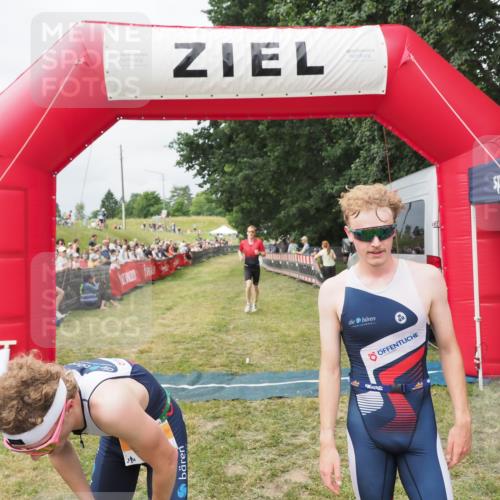 21.06.2025 - 27. Vierlanden-Triathlon MichiJ http://msf.ph/oto/8032055 15.06.2026 12:49:21 Ziel 764, 984, 986, 987, 988 meine-sportfotos.de