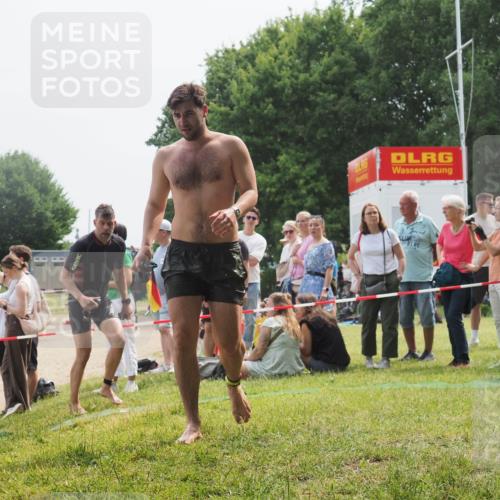 15.06.2025 - 27. Vierlanden-Triathlon KatJ http://msf.ph/oto/8032058 15.06.2025 11:11:42 Schwimmen 742, 791 meine-sportfotos.de