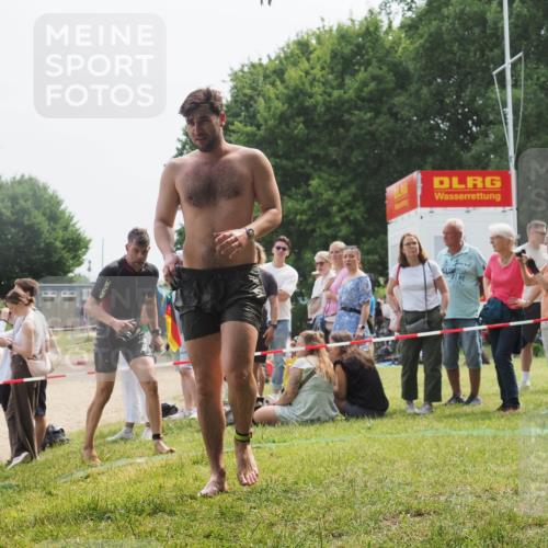 15.06.2025 - 27. Vierlanden-Triathlon KatJ http://msf.ph/oto/8032062 15.06.2025 11:11:42 Schwimmen 742, 791 meine-sportfotos.de