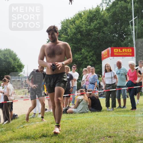 15.06.2025 - 27. Vierlanden-Triathlon KatJ http://msf.ph/oto/8032064 15.06.2025 11:11:42 Schwimmen 742, 791 meine-sportfotos.de