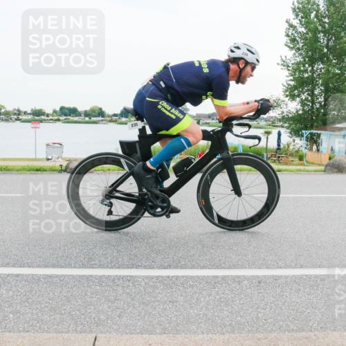 15.06.2025 - 27. Vierlanden-Triathlon H.Heesch http://msf.ph/oto/8032065 15.06.2025 10:38:49 Radfahren 235, 298, 427 meine-sportfotos.de